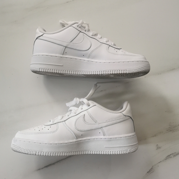 Air Force 1 (GS) - White/White - Size 6.5Y - Picture 2 of 4